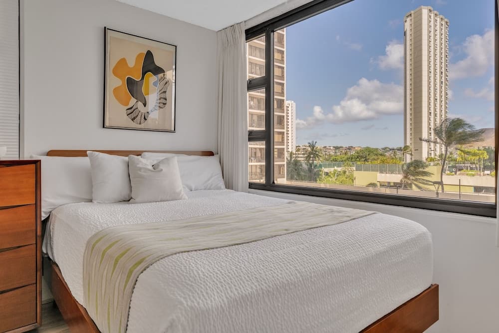 Deluxe Waikiki Condo Pool View FREE Parking & Wi-Fi by Koko Resort Vacation Rentals