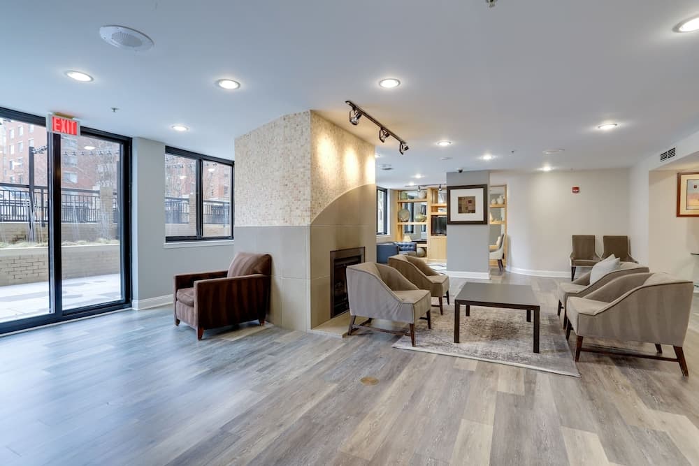 Amazing 1 Bedroom Condo Ballston