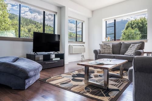 Selkirk Snug by Revelstoke Vacations