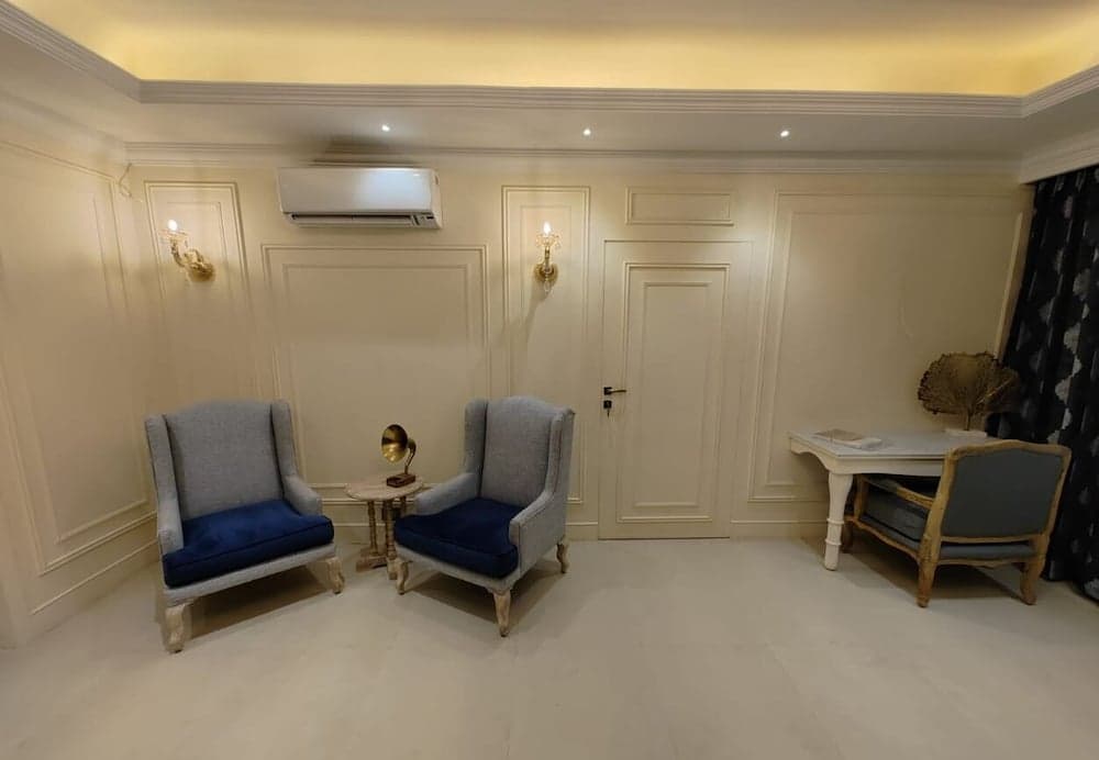 1 Amiras - A Luxury Villa