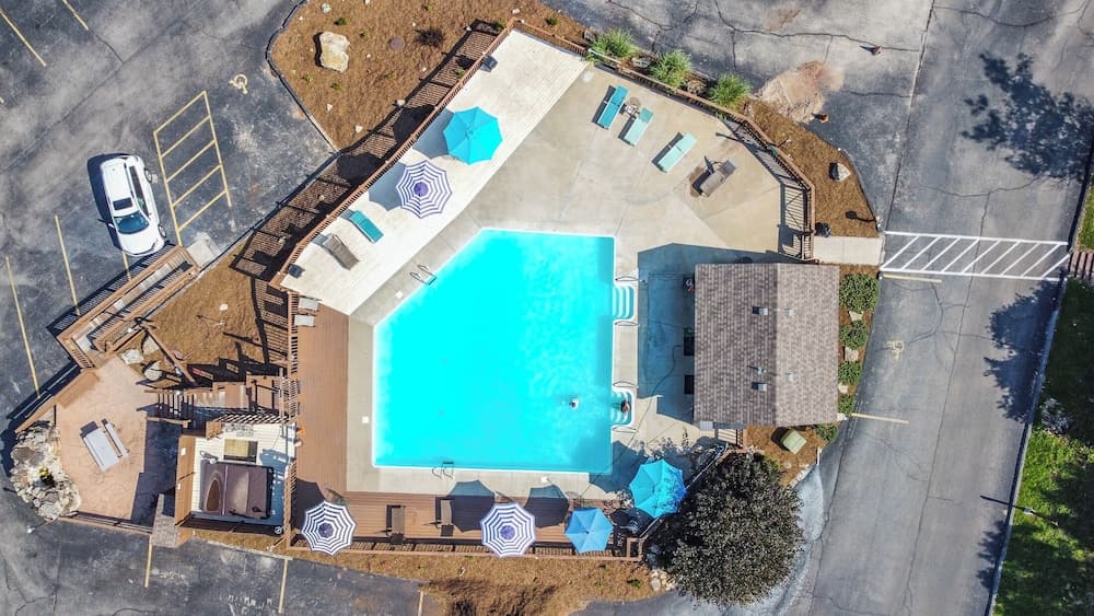 Table Rock Lookout Duo - Spacious Balcony