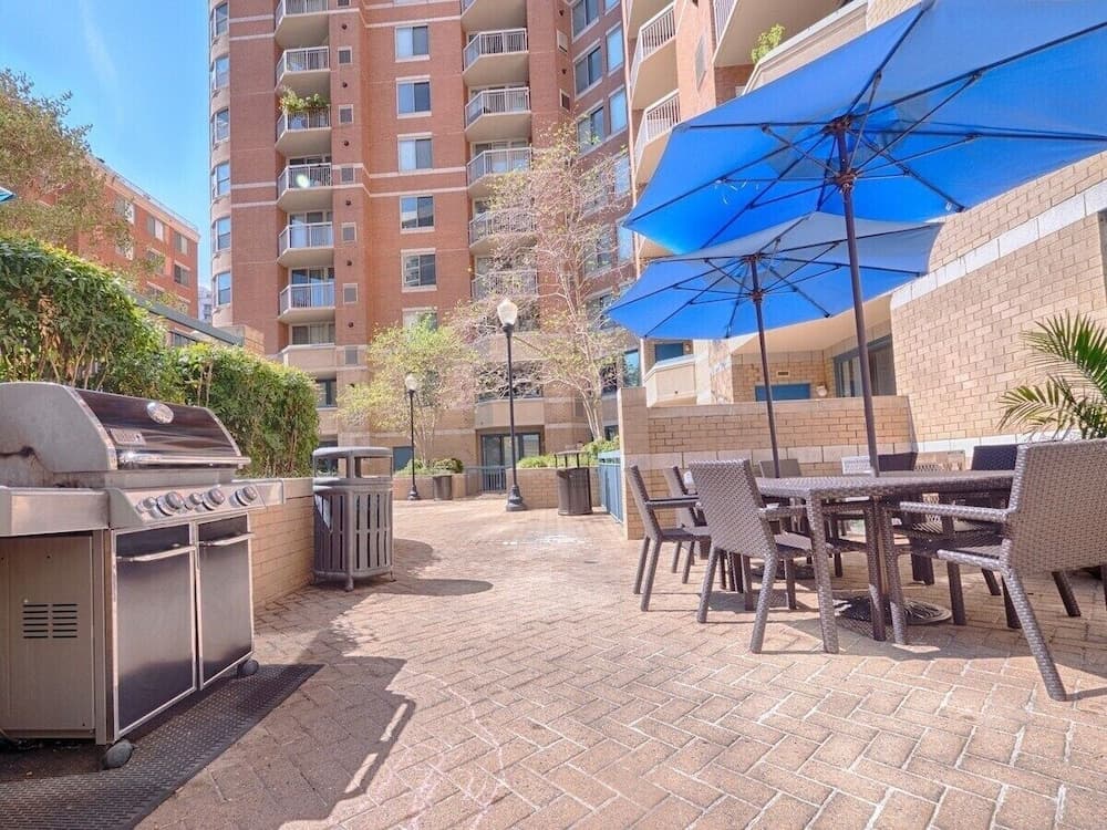 Fantastic 1 Bedroom Condo at Ballston