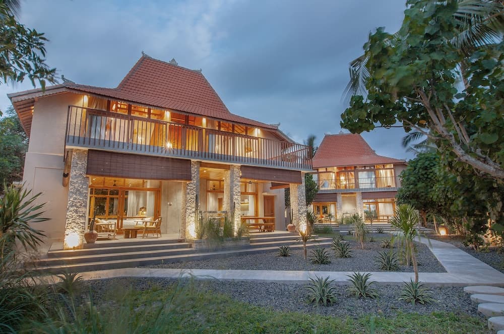 Diamond Beach Villas