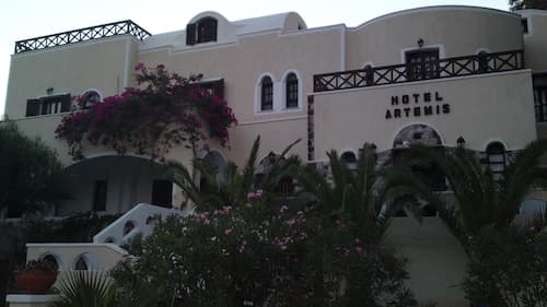 TheArtemis - Perissa Hotel