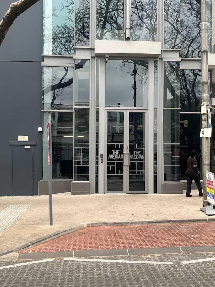 Easy Stay - The Median