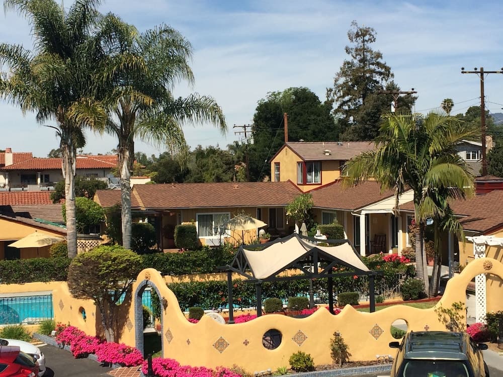 Oasis Inn & Suites