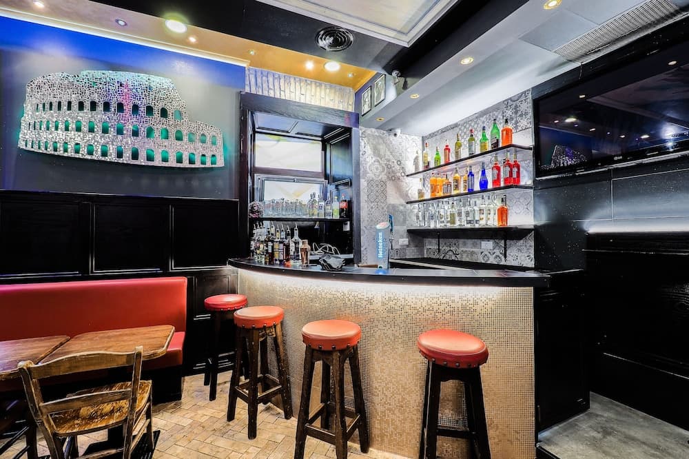 Alessandro Palace & Bar - Hostel