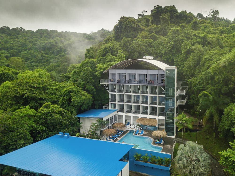 El Faro Containers Beach Hotel