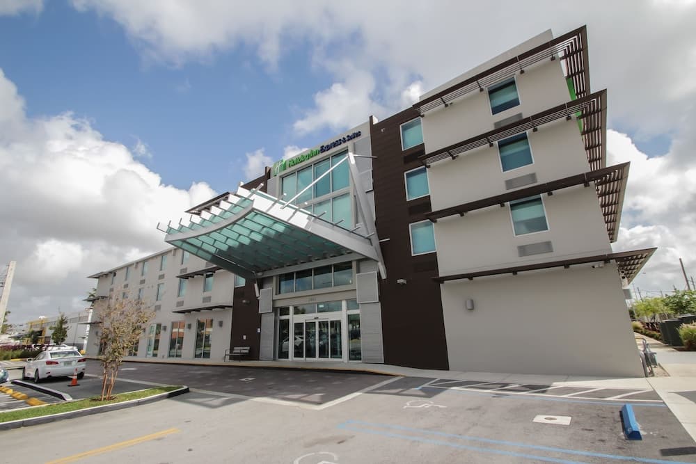 Holiday Inn Express & Suites Miami Airport East by IHG