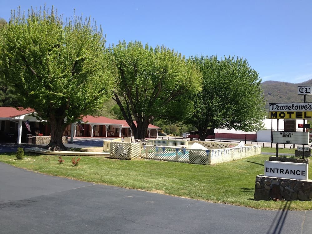 Travelowe's Motel