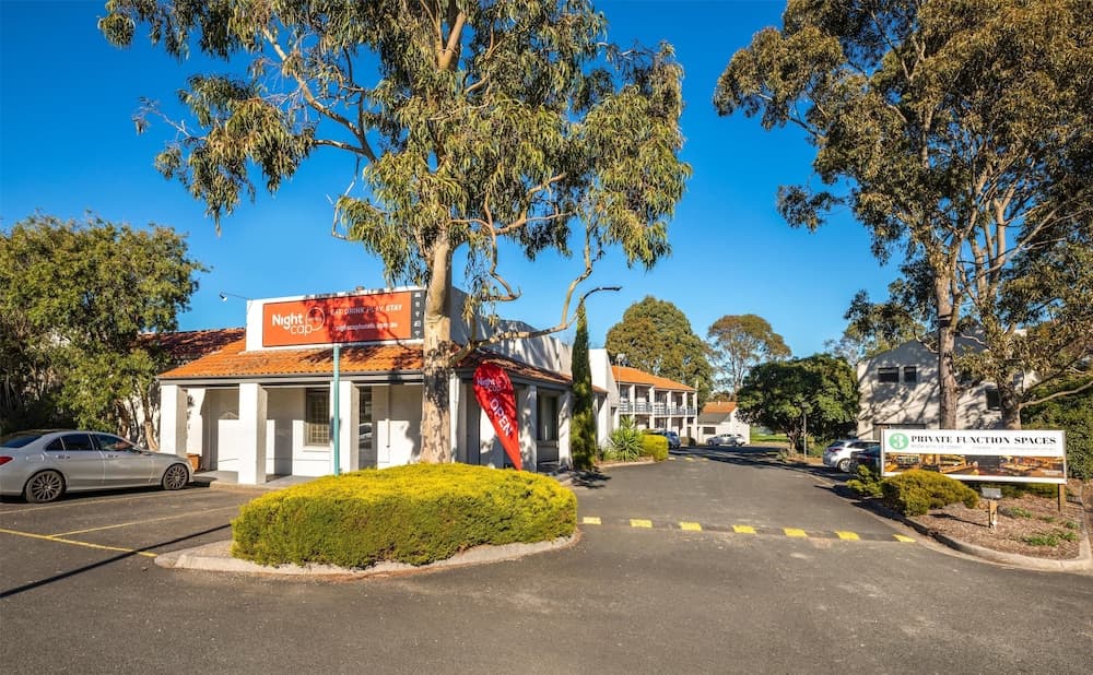 Nightcap at Ferntree Gully Hotel Motel