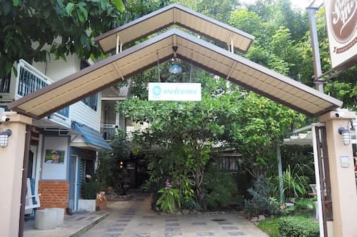 Stay With Me Guesthouse