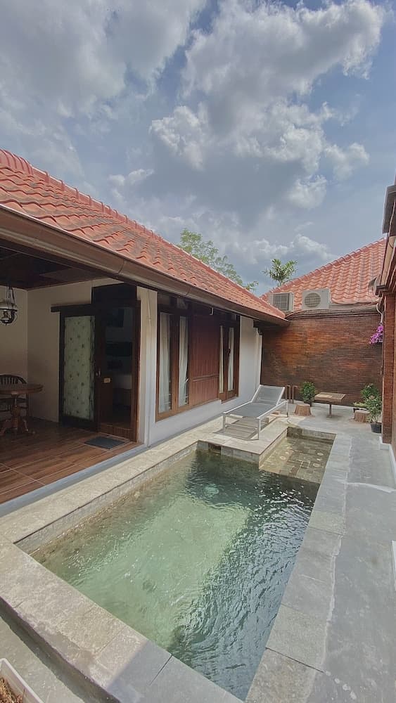 Chrome Hotel & Resort Solo