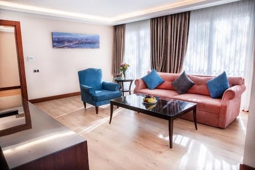 Grand Aras Hotel & Suites