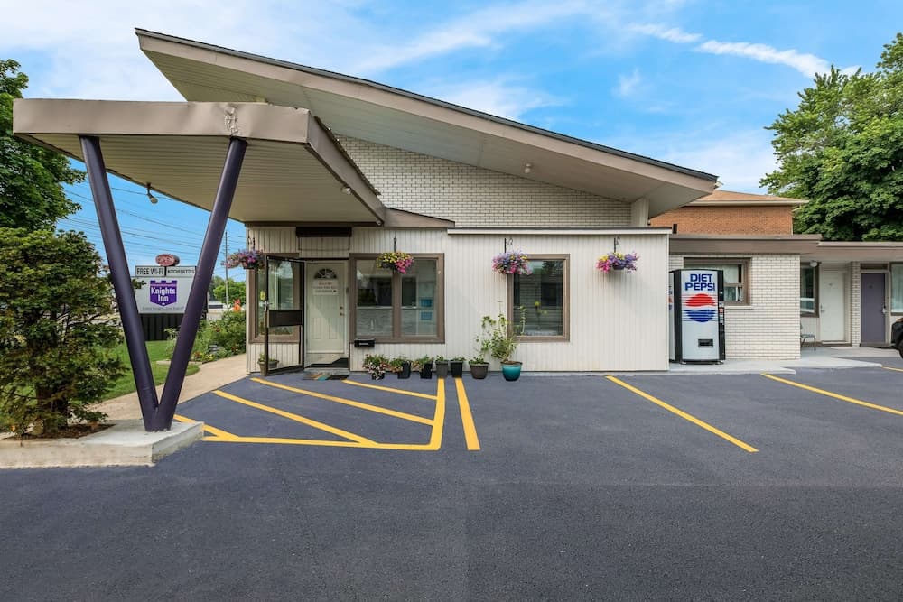Knights Inn Burlington, ON