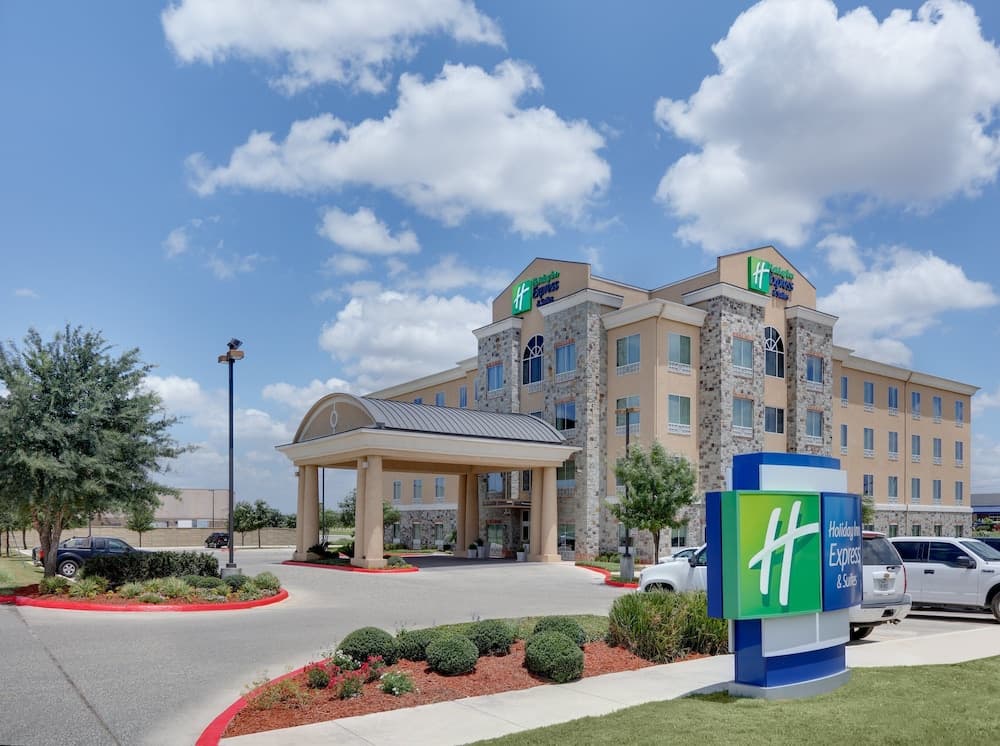 Holiday Inn Express & Suites San Antonio - Brooks City Base by IHG