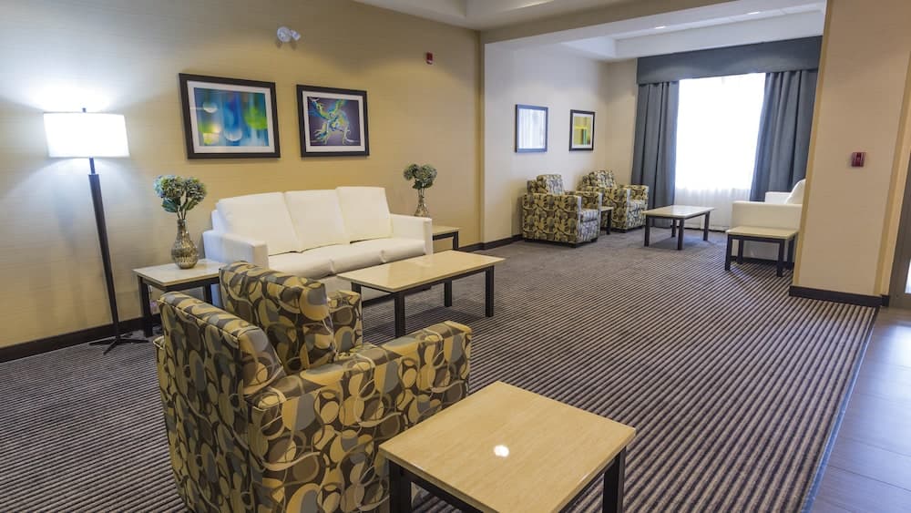 Holiday Inn Express & Suites Thunder Bay by IHG