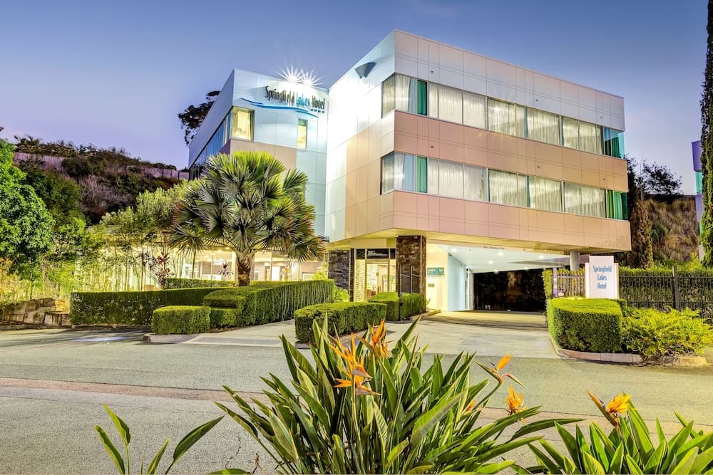 Springfield Lakes Boutique Hotel