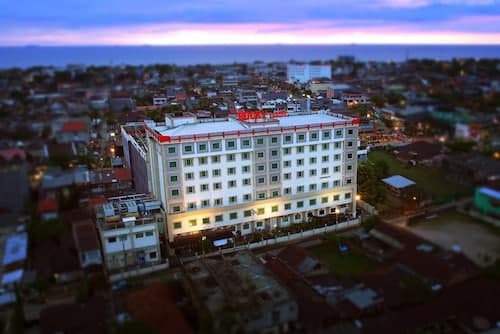 Rocky Plaza Hotel Padang