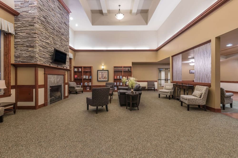 Clarion Hotel & Suites