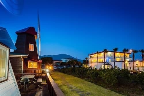Olleh Windmill Pension & Guesthouse - Hostel