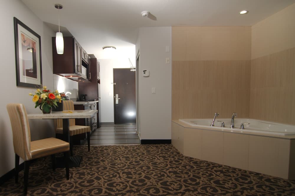 Paradise Inn and Suites - Redwater