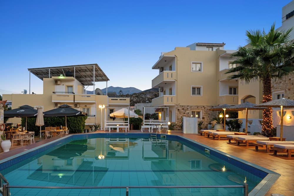 Nikos Apartments