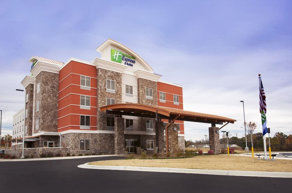 Holiday Inn Express & Suites Hot Springs by IHG