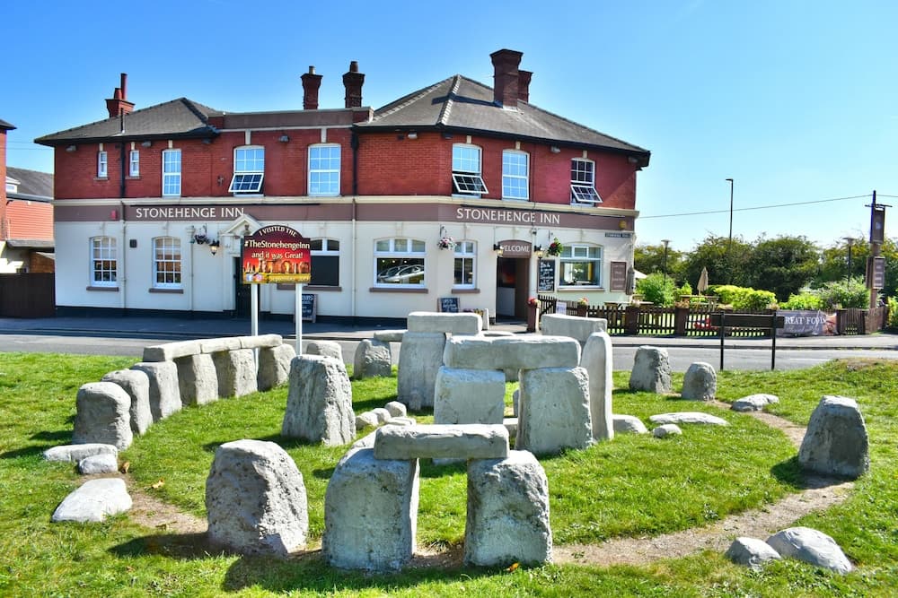 Stonehenge Inn & Shepherds Huts