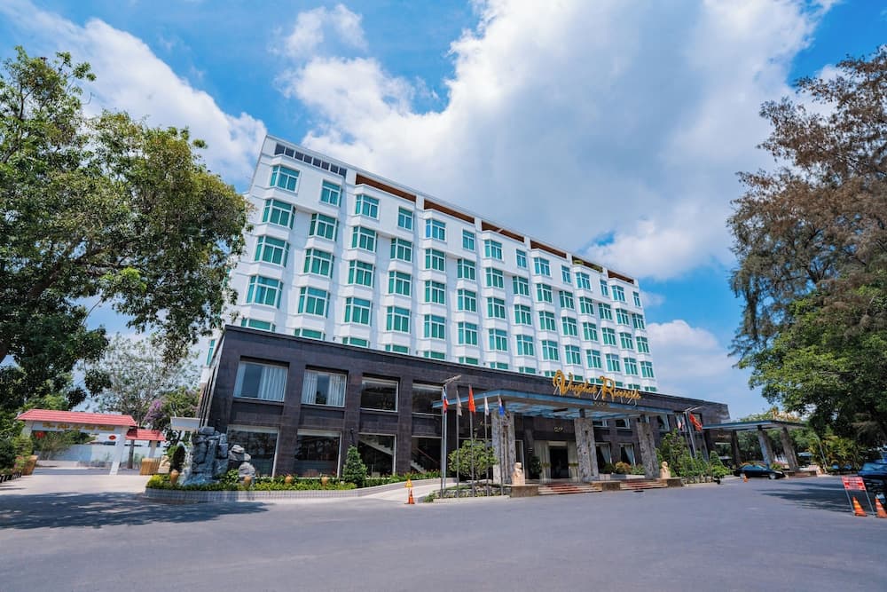 Van Phat Riverside Hotel