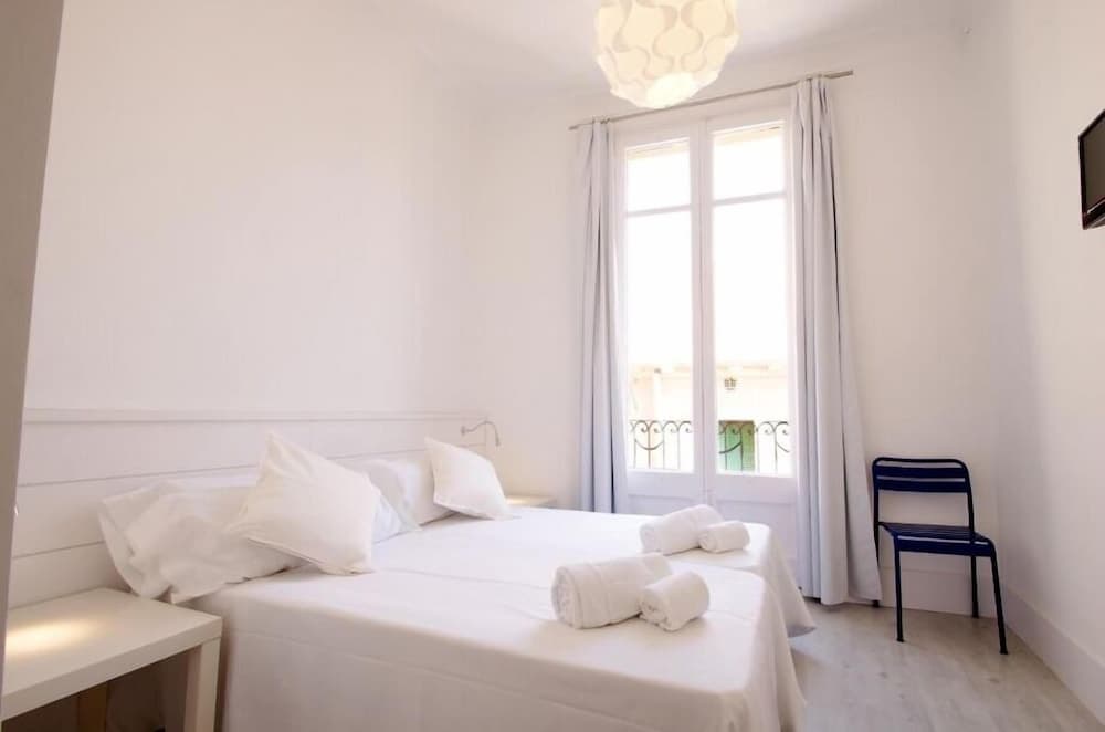 Hostal Express by gaiarooms