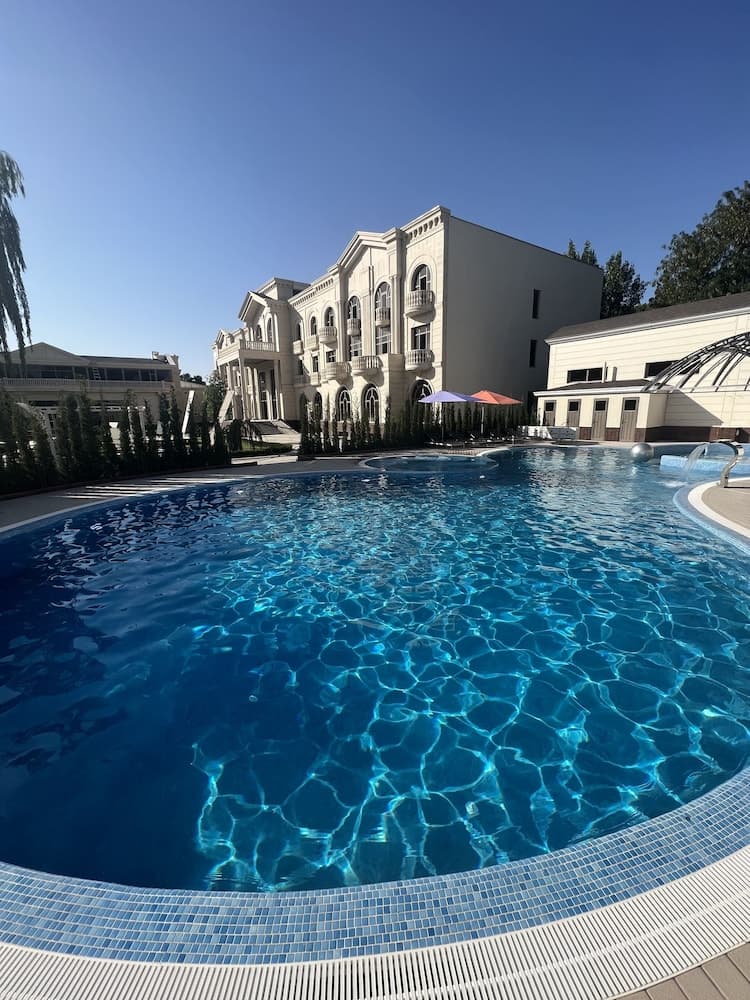 Zarafshon Parkside Hotel