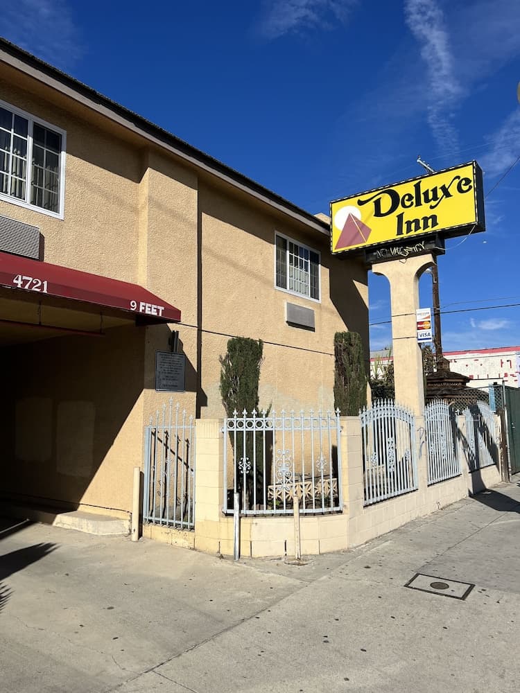 Deluxe Inn LA