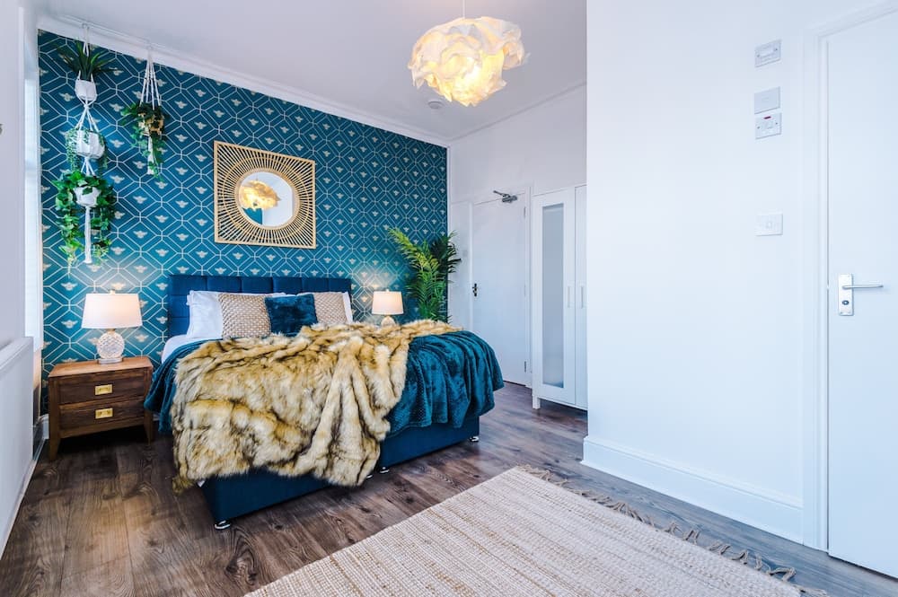 R&R Character Victorian 4-Bedroom Home