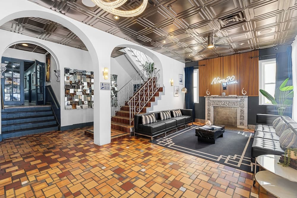 Nine20 Collins Apartments by Lowkl