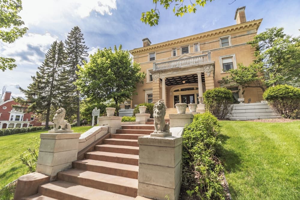 Historic Cotton Mansion Duluth Boutique Hotel