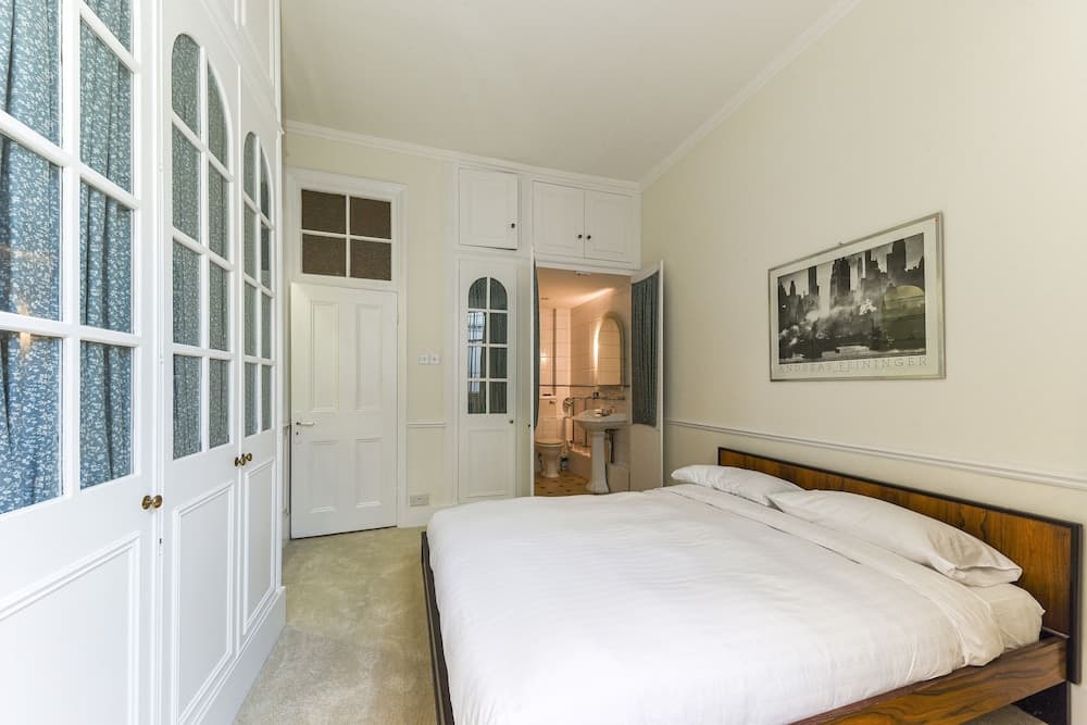 Kensington Queens Gate Apartment