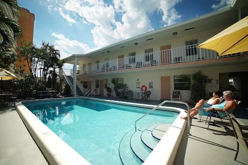 Beachside Gardens Apartments by Lowkl