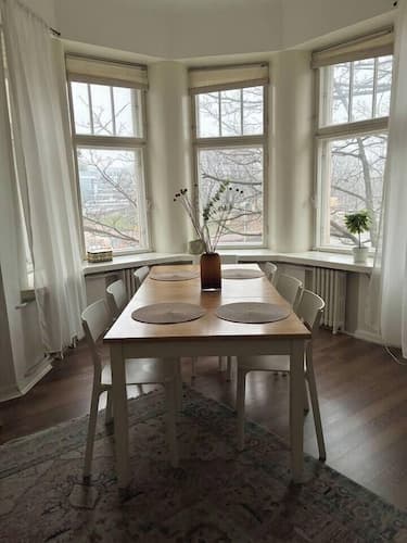 2ndhomes Charming 2BR Home w Balcony
