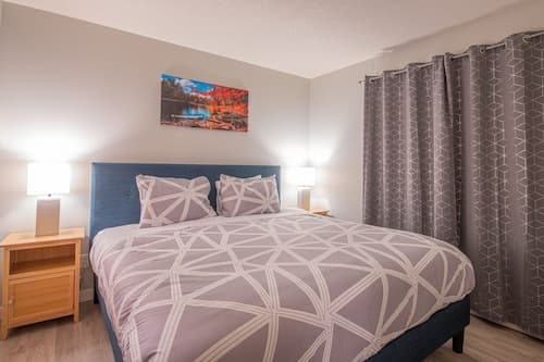 Mountain View 2 Bedroom Condo-Top Floor
