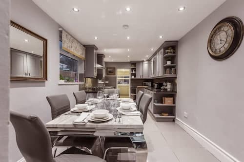 North Central London House/ Sleeps8/garden/wifi