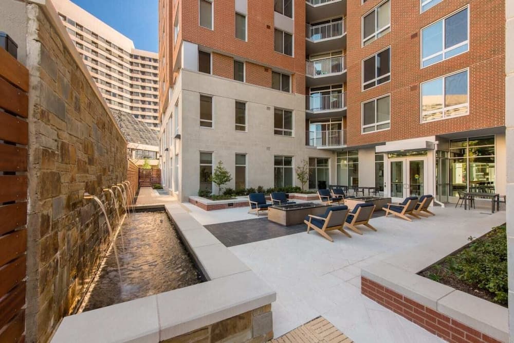 Fantastic 2BR Condo at Crystal City
