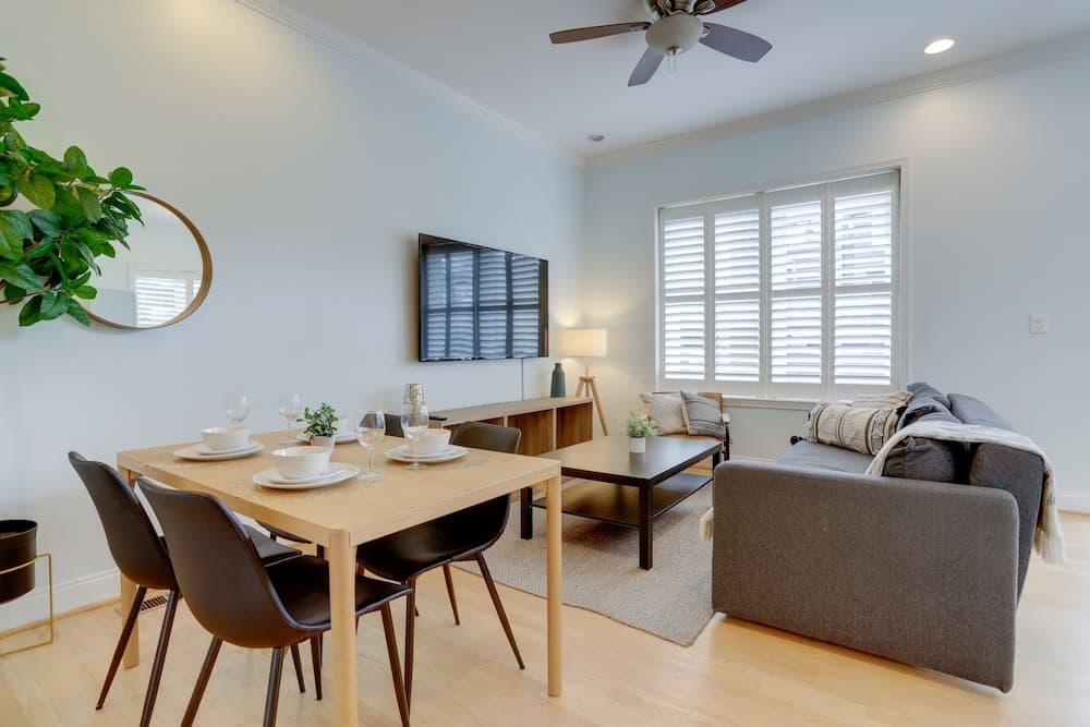 Exquisite 1 BR Apartment at Alexandria