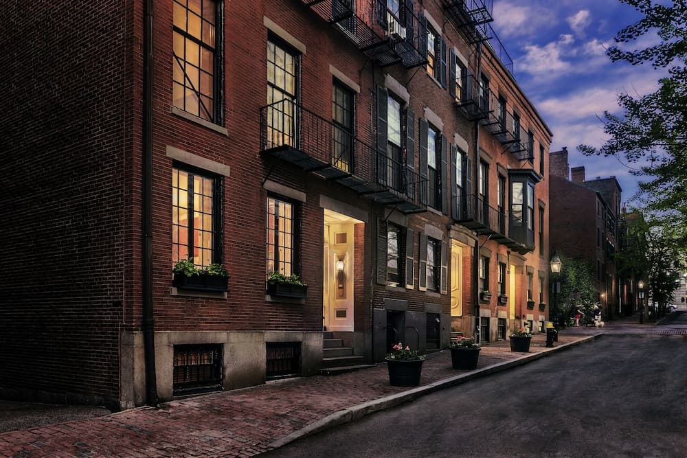 Maverick Suites at 40 Temple St