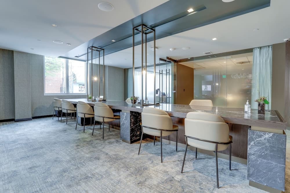 Gorgeous 1Br at Clarendon With Gym