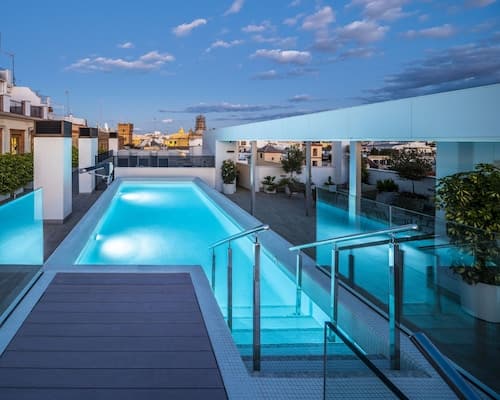 nQn Aparts & Suites Sevilla