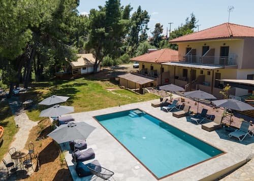 Pefkon Suites