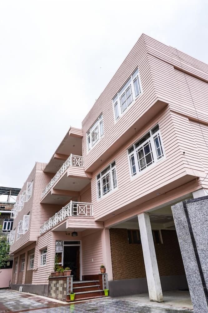 Click Sunburry Hotel Srinagar