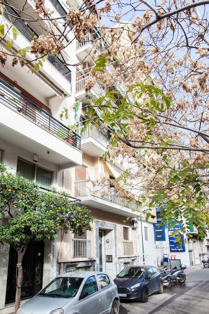 Beautiful new decorated apt in Athens