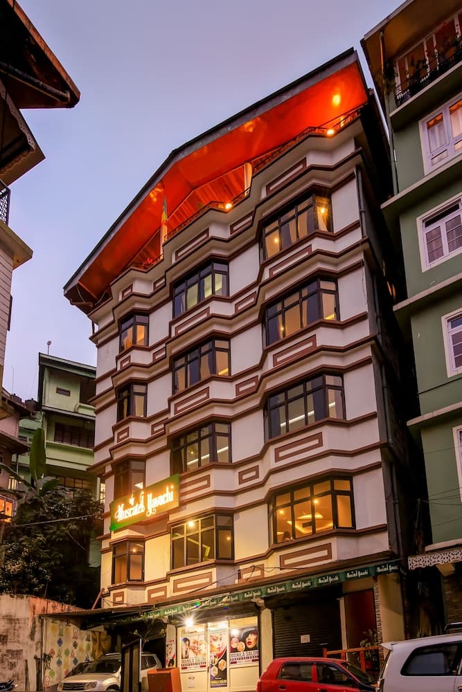 Muscatel Yavachi - 400 Mts from MG Marg